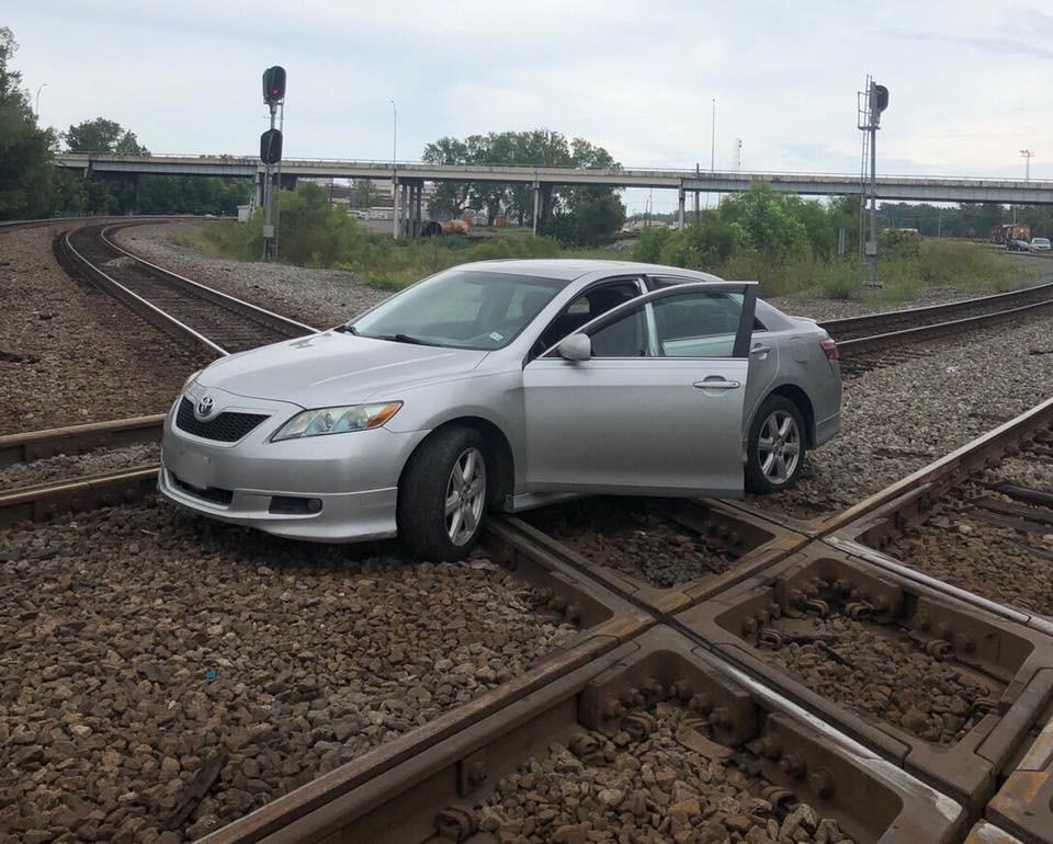 what to do if your car stalls on railroad tracks