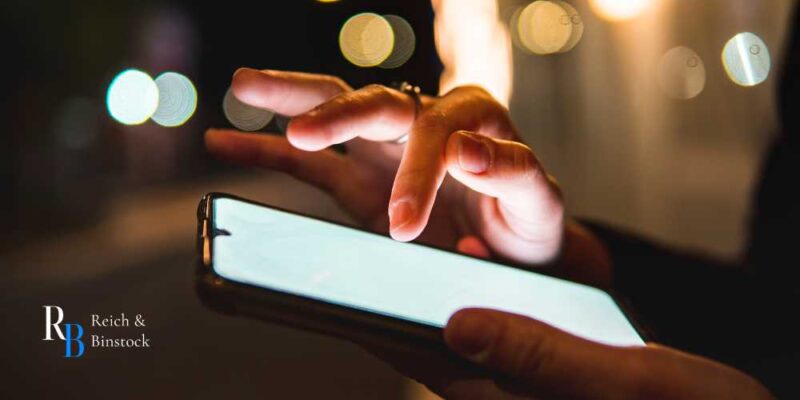 how does social media affect mental health?