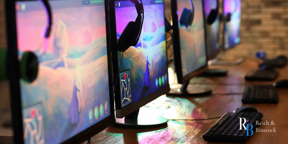 is roblox safe for 10 year olds